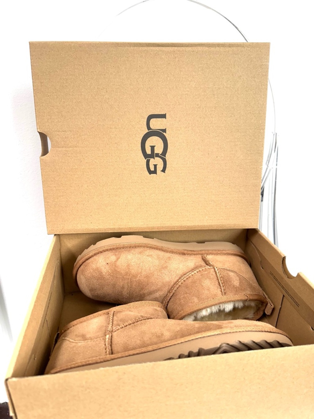 NEW in box! UGG Kids Classic Ultra Mini Chesnut Size 4